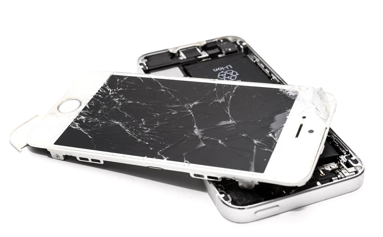 broken, phone, smartphone, screen, repair, communication, cellphone, defect, mobile, display, technology, gsm, cellular, telephone, examine, gadget, lcd, computer, electronics, electronic, broken, cellphone, cellphone, cellphone, cellphone, defect, defect, defect, defect, defect, gsm, lcd, lcd, lcd. DIY, independent, or manufacturer repair: which route actually pays off?
