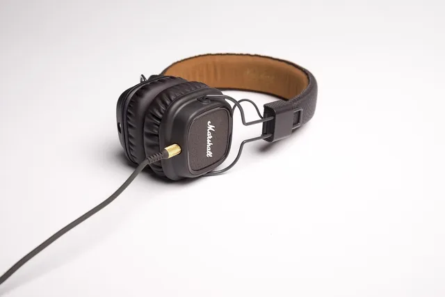 headphone, headphones, listening music, music, music speaker, headphone, headphone, headphones, headphones, headphones, headphones, headphones. Wired vs wireless headphones and speakers: what you trade for convenience